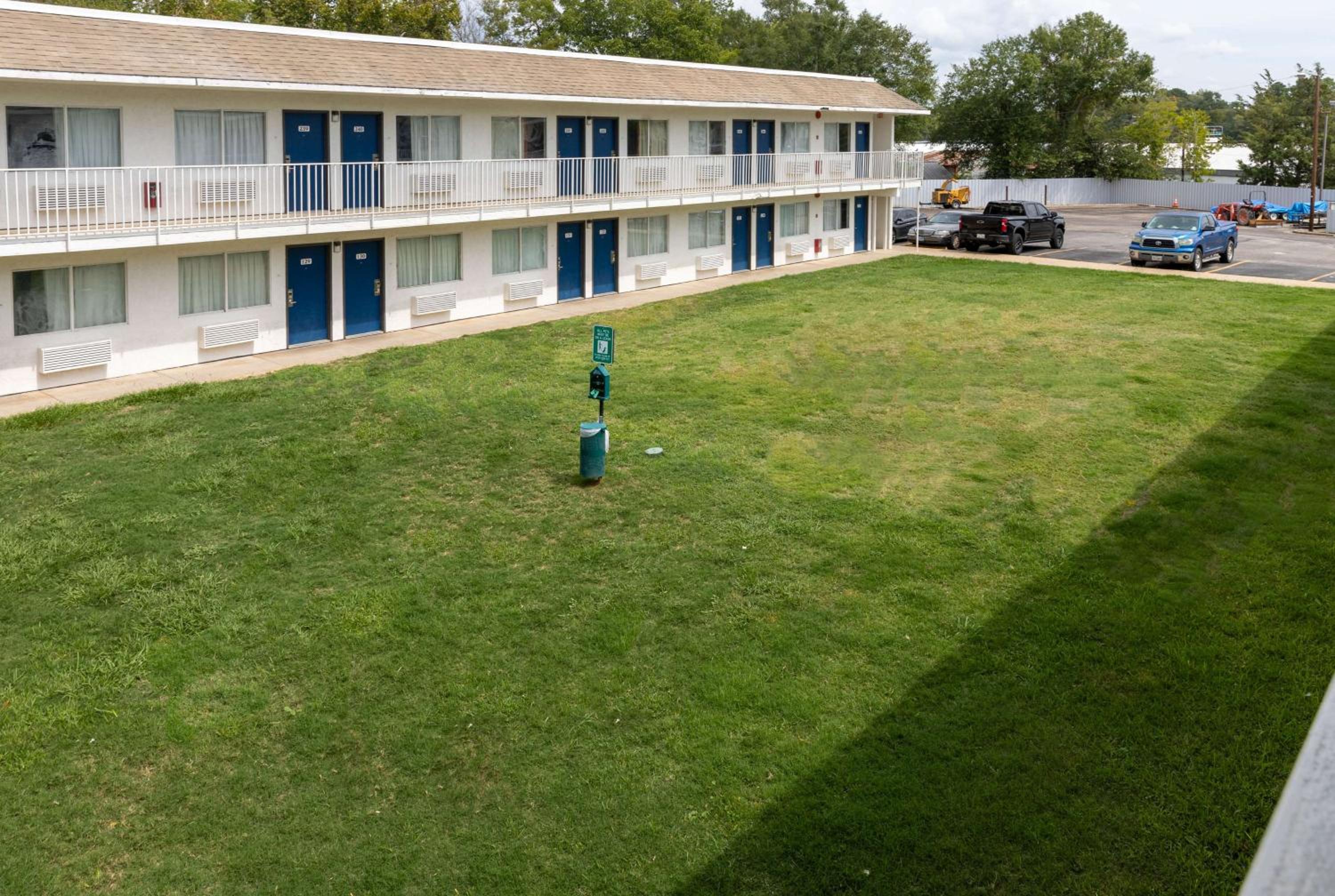 Motel 6-Lufkin, TX
