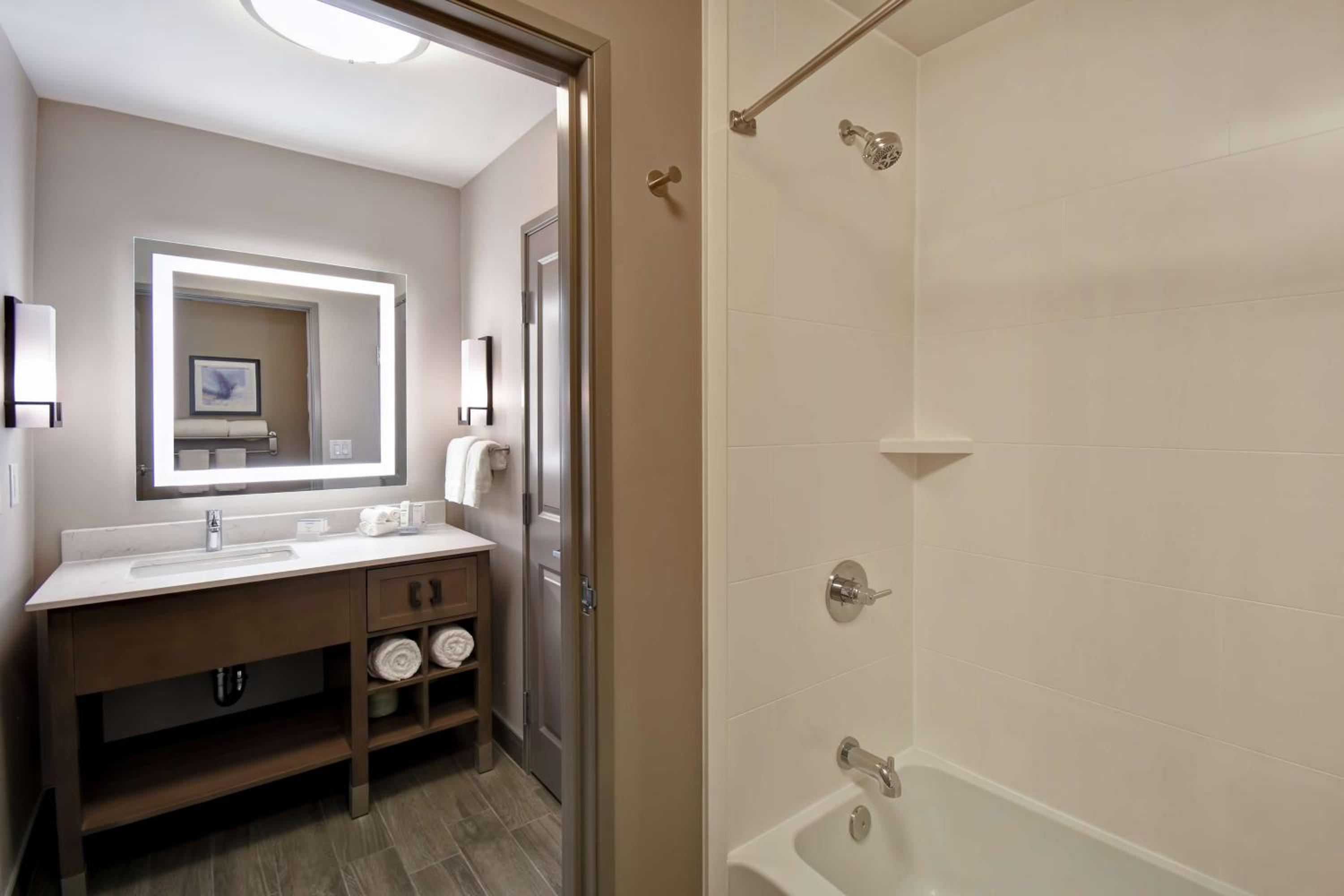 Gulf Shores Vacations - Homewood Suites By Hilton Orange New Haven - Property Image 12