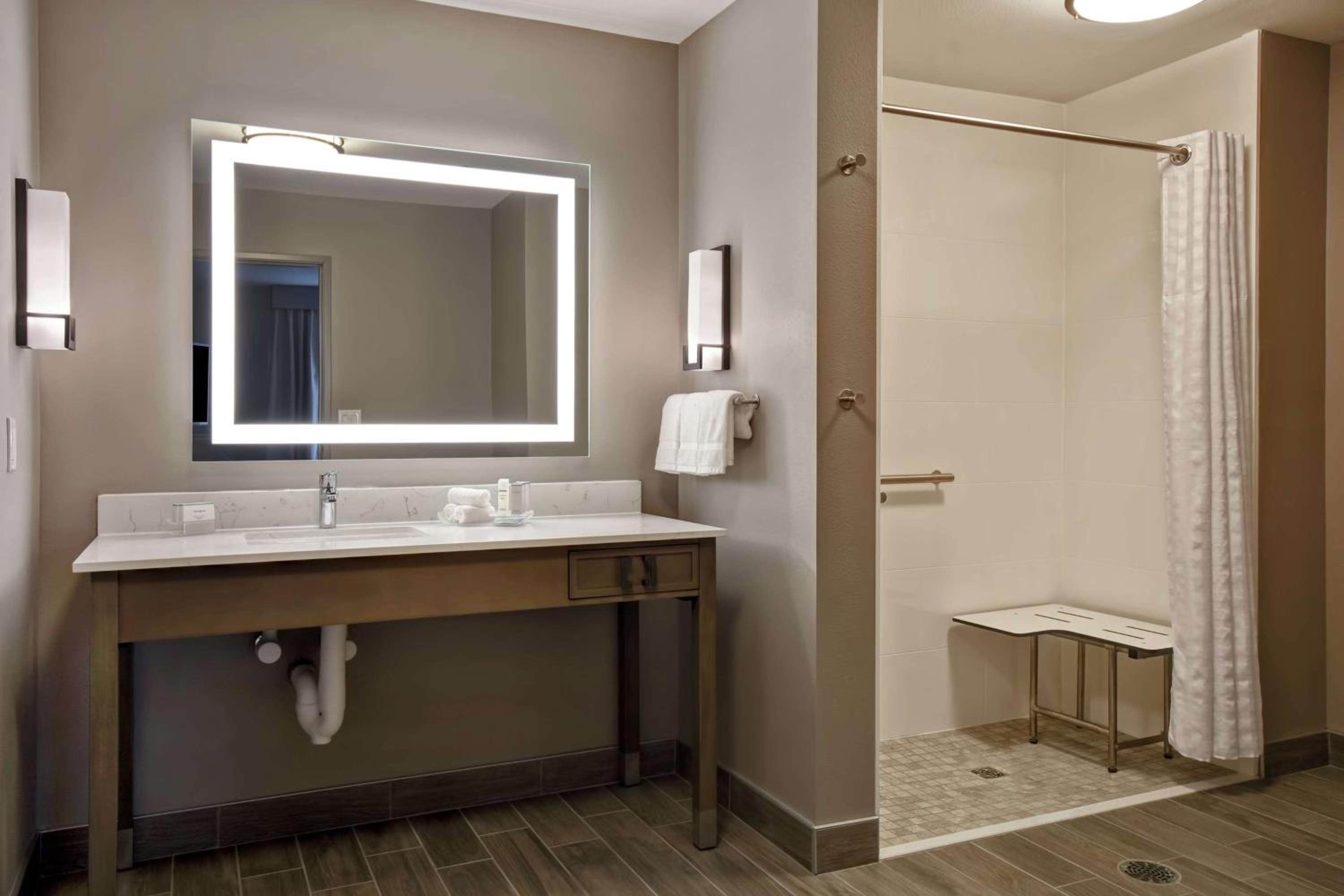 Gulf Shores Vacations - Homewood Suites By Hilton Orange New Haven - Property Image 1