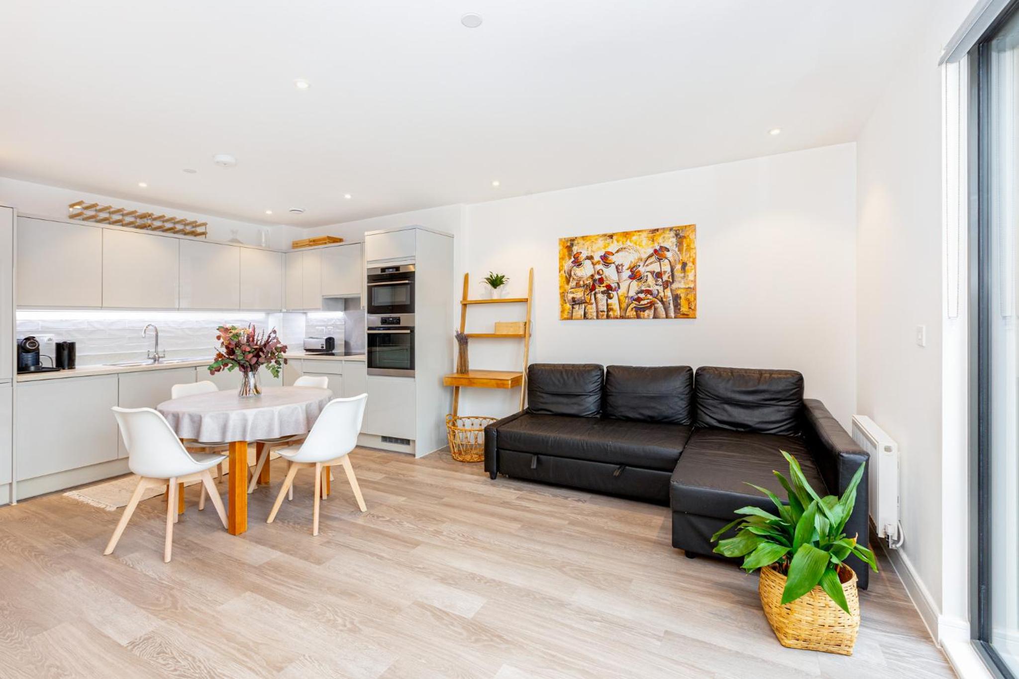 Modern New 2BR wViews & Balcony in Wandsworth