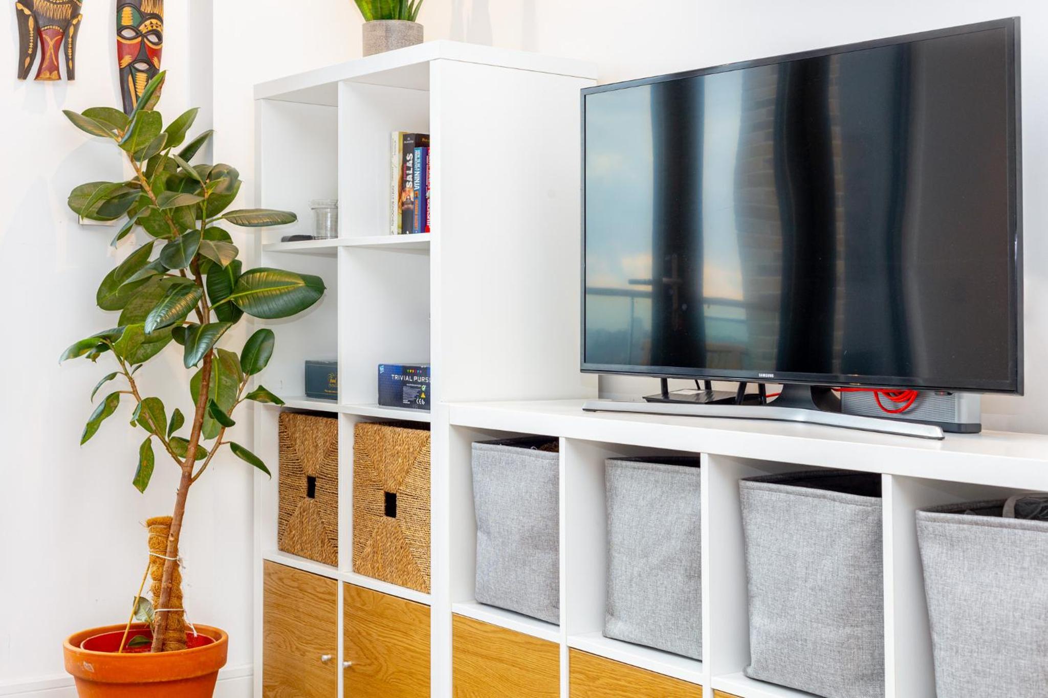Modern New 2BR wViews & Balcony in Wandsworth