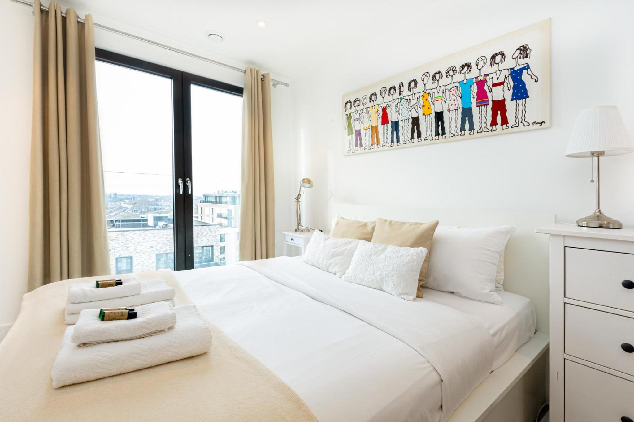 Modern New 2BR wViews & Balcony in Wandsworth