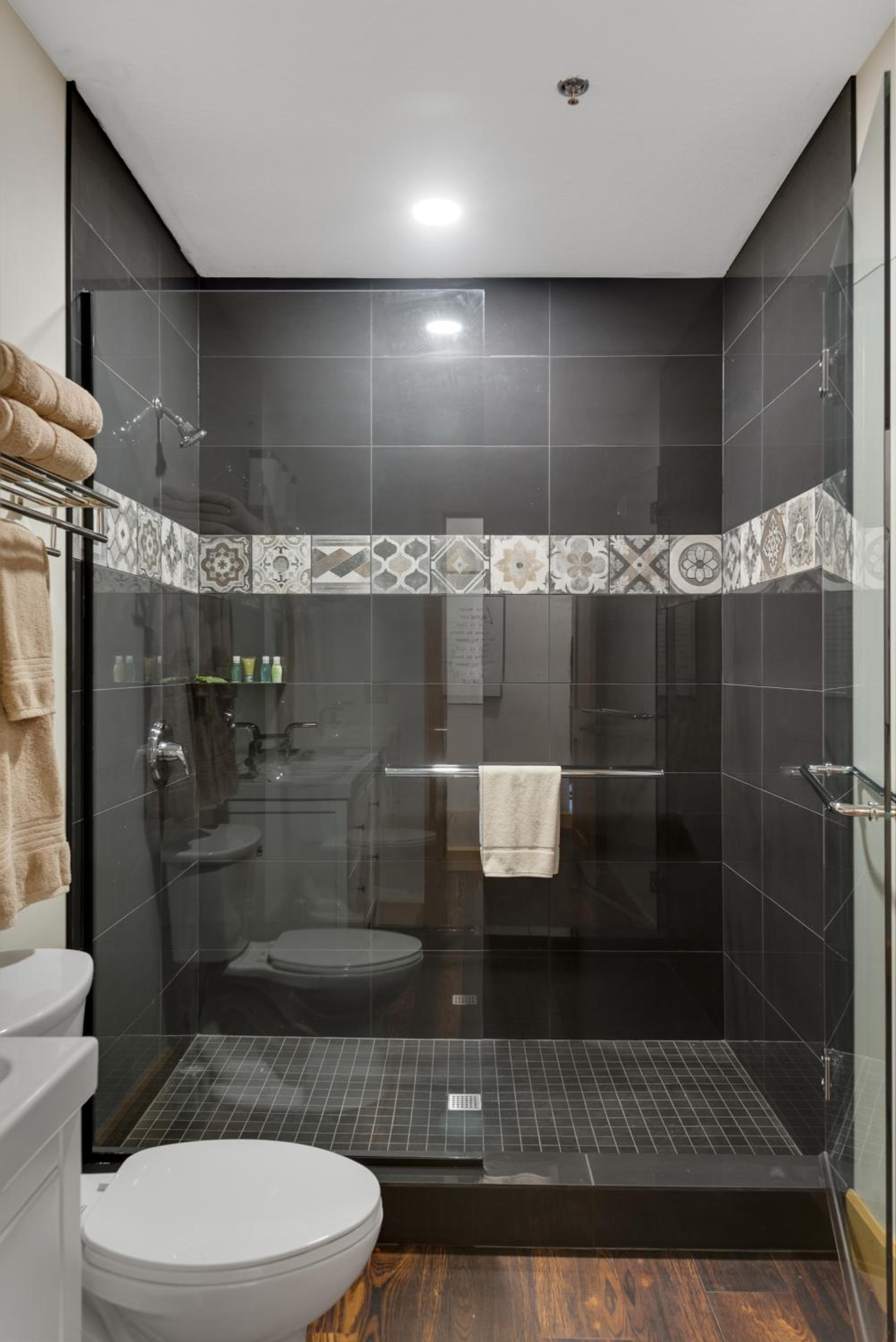 Magnolia Suite - Main Street Lodge in Berlin view 4