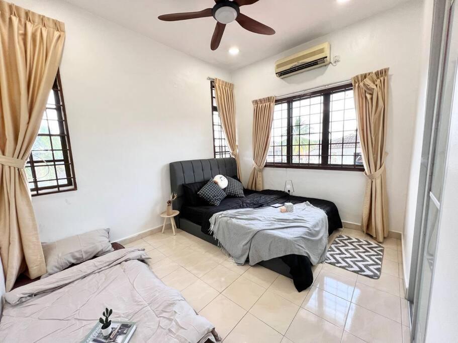Corner House near Midvalley JB