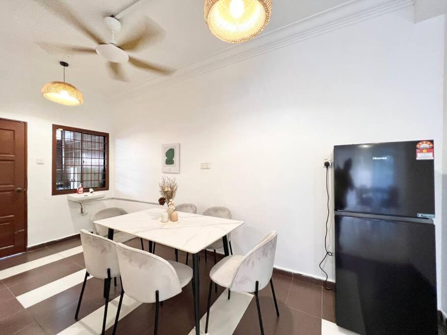 Corner House near Midvalley JB
