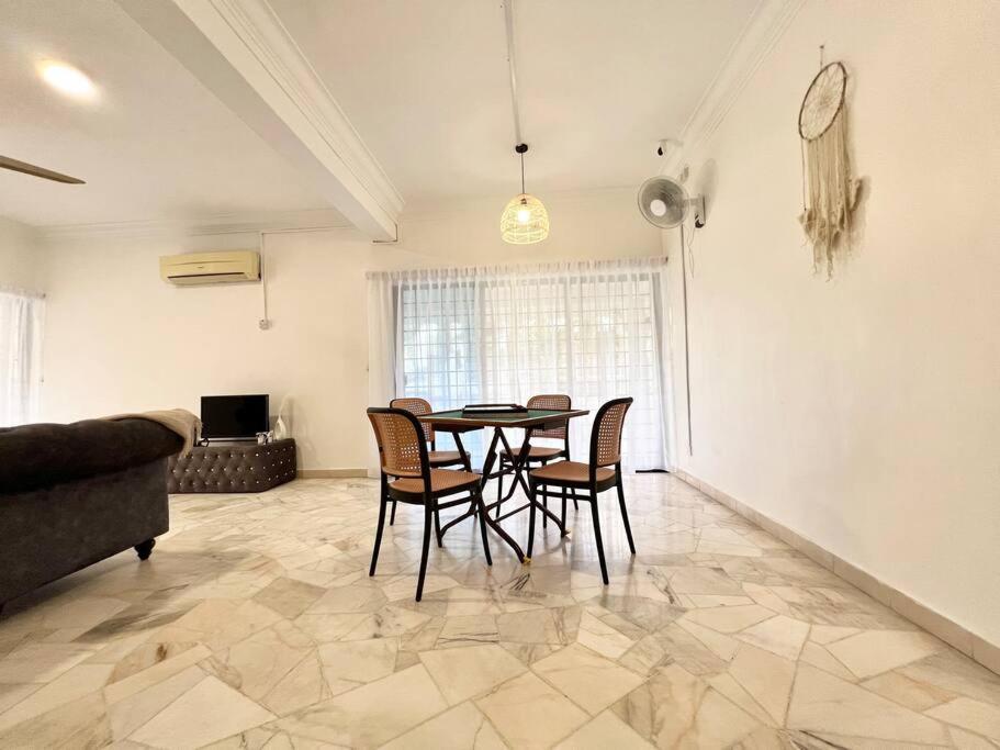 Corner House near Midvalley JB