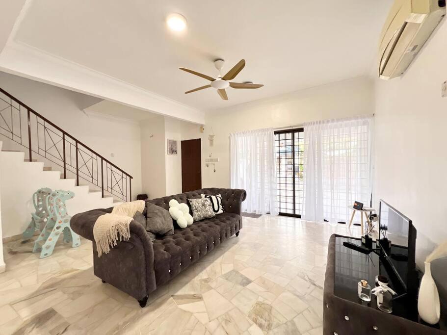 Corner House near Midvalley JB