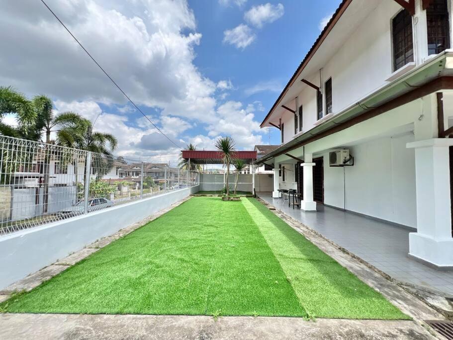 Corner House near Midvalley JB
