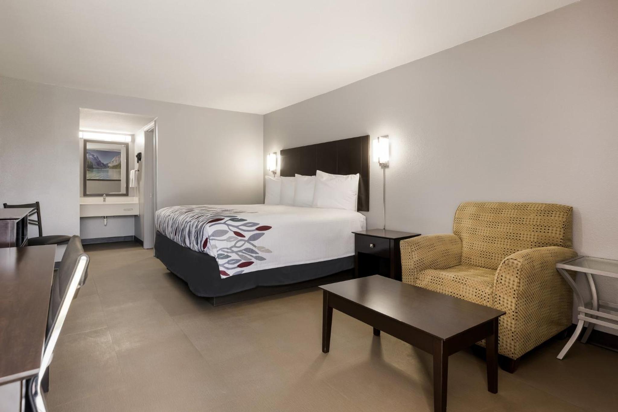 Red Roof Inn Alexandria, LA - Property Image 35