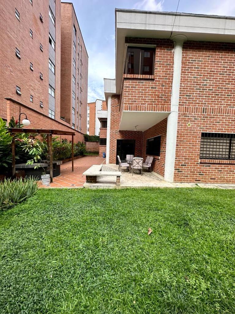 Espaciosa casa en Envigado con excelente ubicación