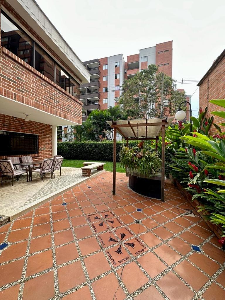 Espaciosa casa en Envigado con excelente ubicación