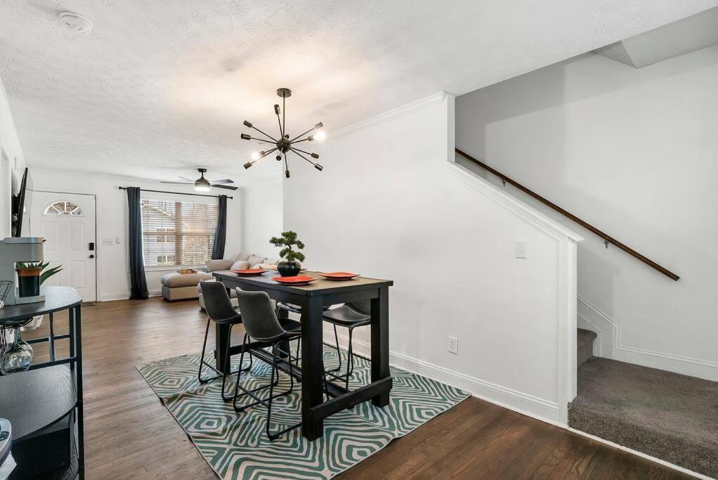 Modern 4BD,2BA Townhome near Stadiums in Metro-ATL view 3
