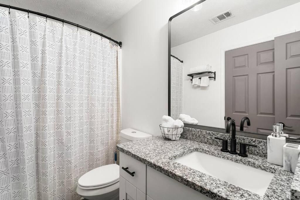 Modern 4BD,2BA Townhome near Stadiums in Metro-ATL view 4
