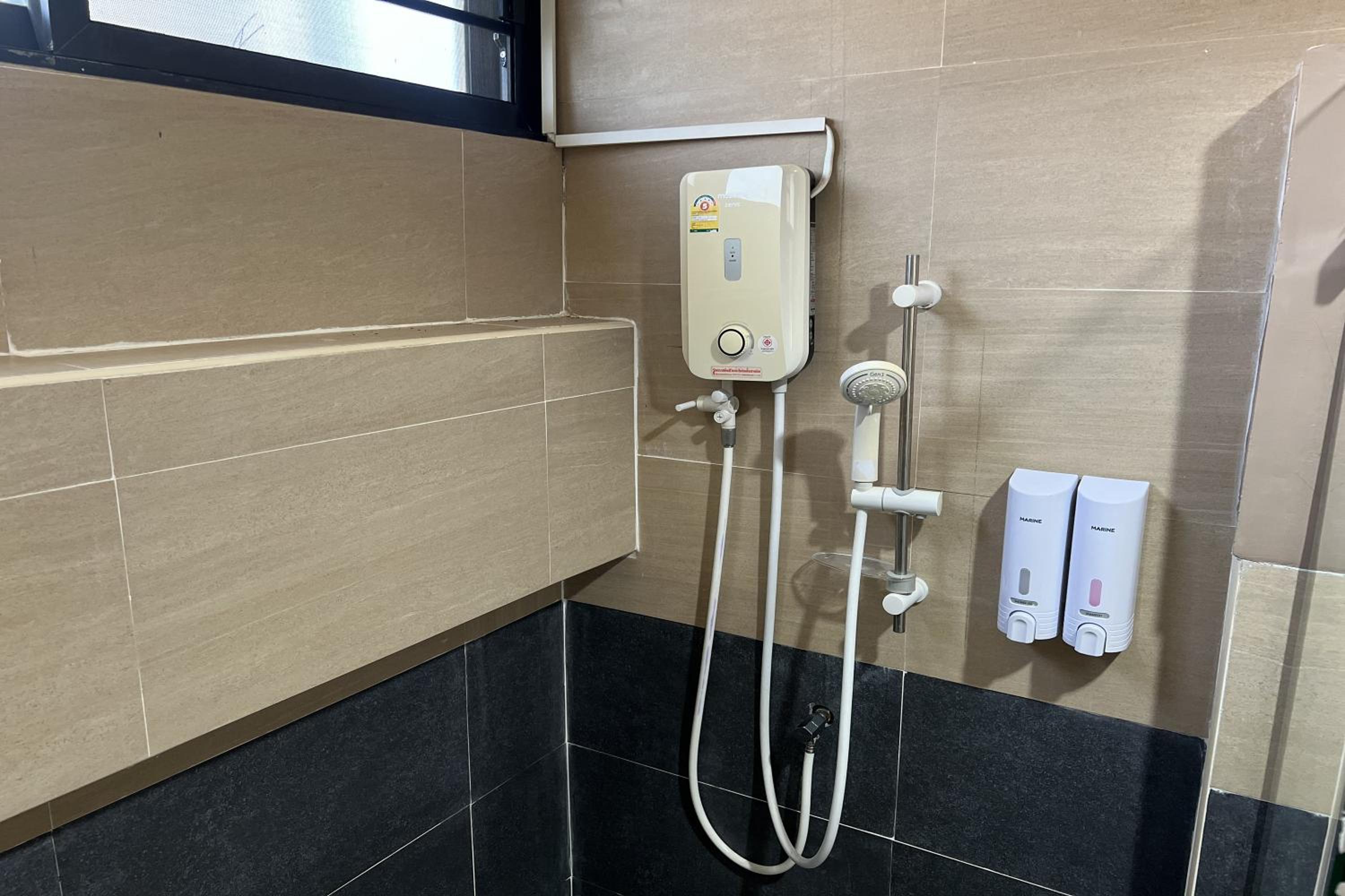 V Tharm Hotel