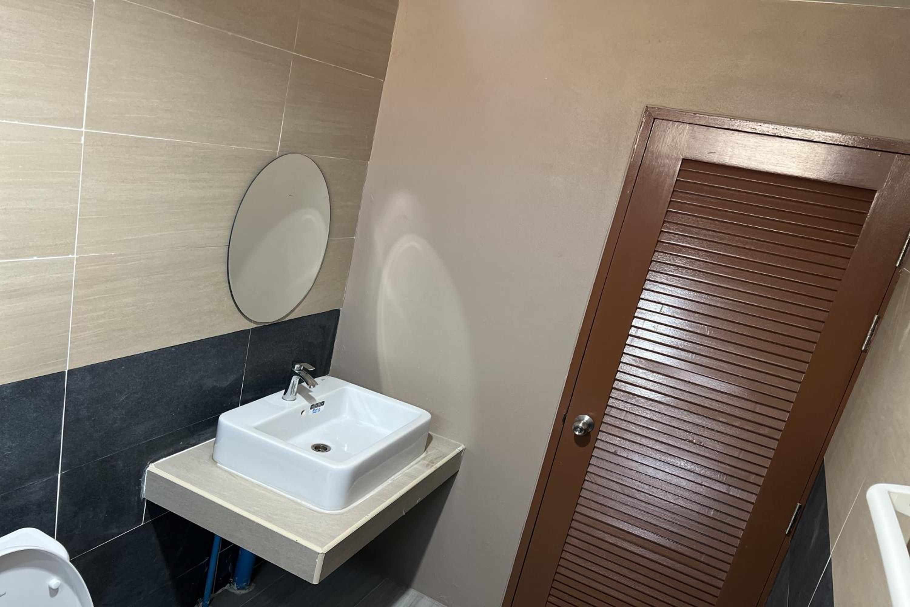 V Tharm Hotel