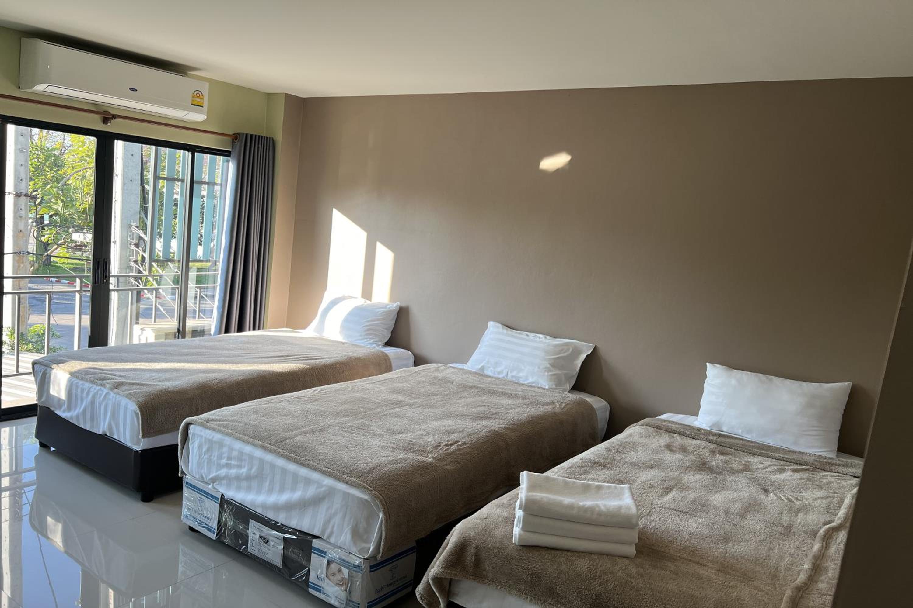 V Tharm Hotel