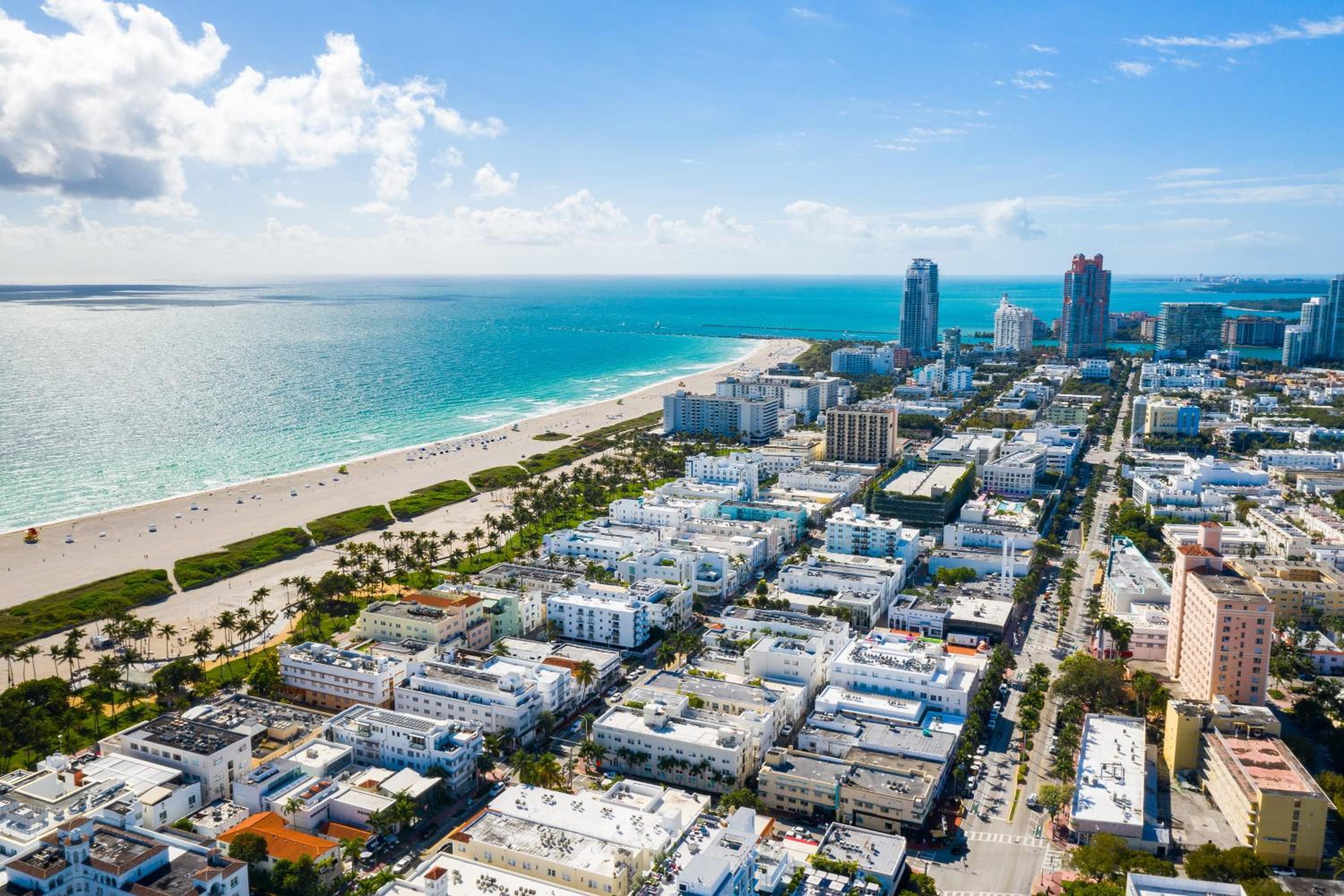 Best Location SOBE Top Floor 2 min to beach & fun view 3