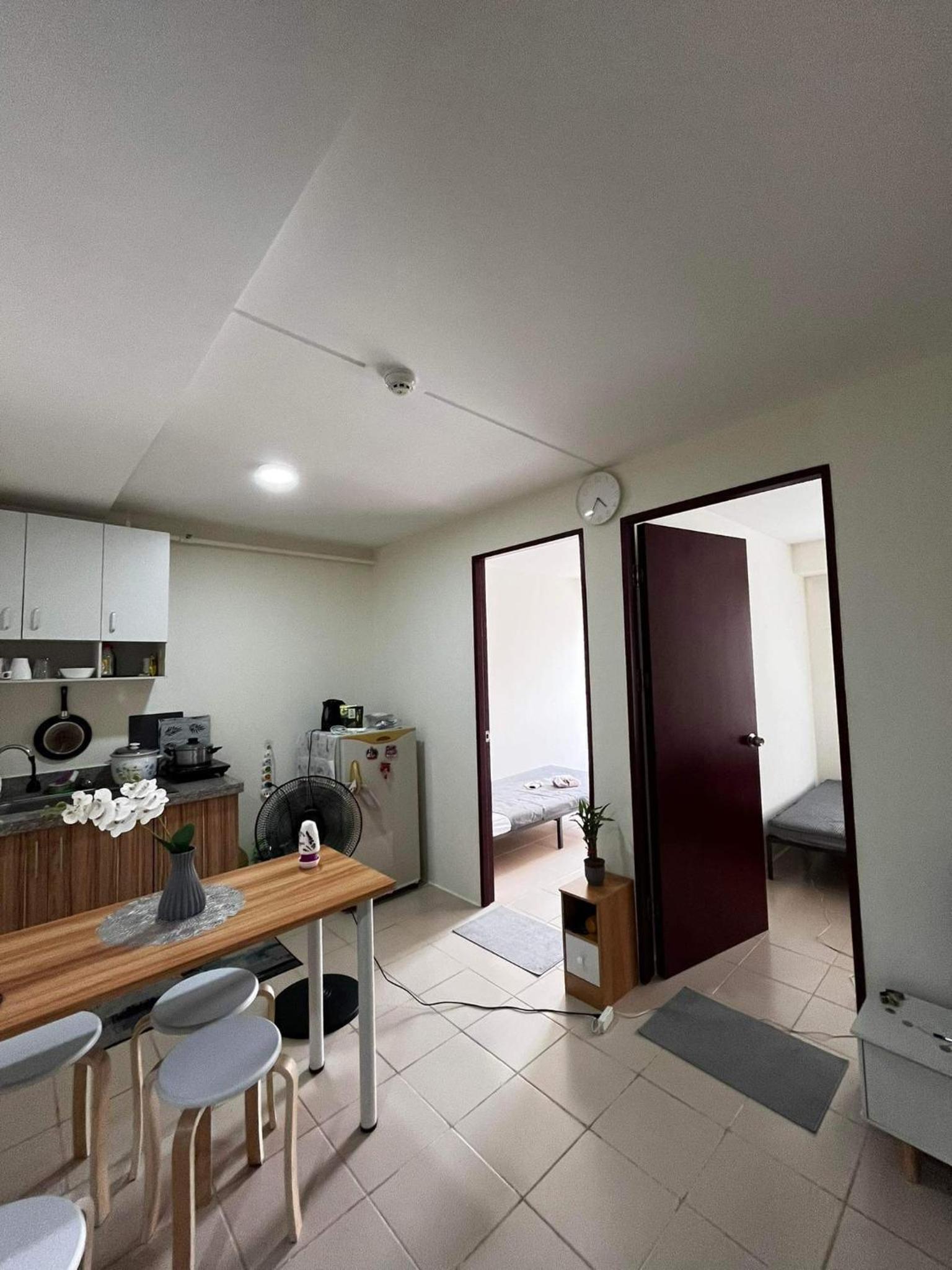 Cozy 2-BR in UDH, Manila view 4