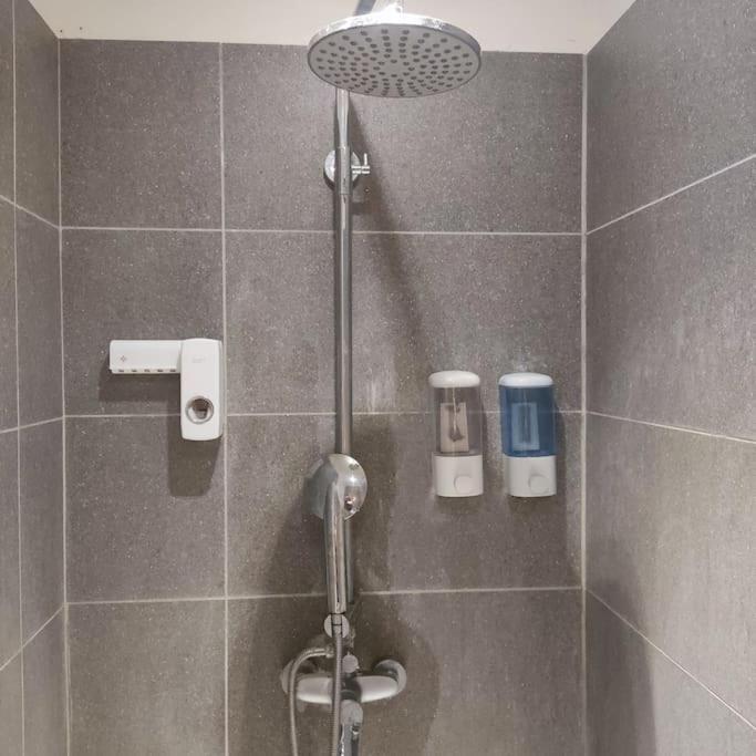 The Loft Layover - 3 minutes close proximity to Airport, Cozy and Quiet Condo view 2