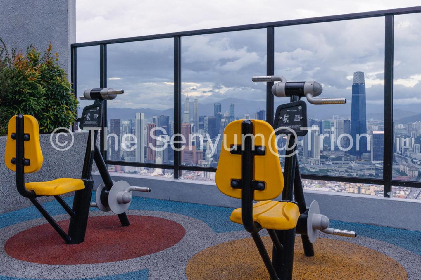 TRION studio 4 PAX tenseven