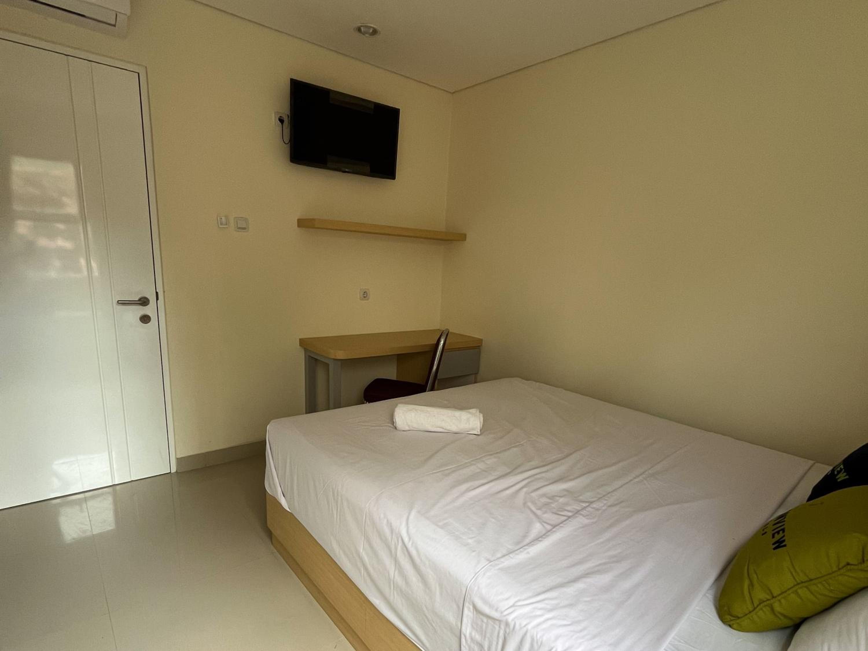 Urbanview Indria Inn Solo by RedDoorz view 2
