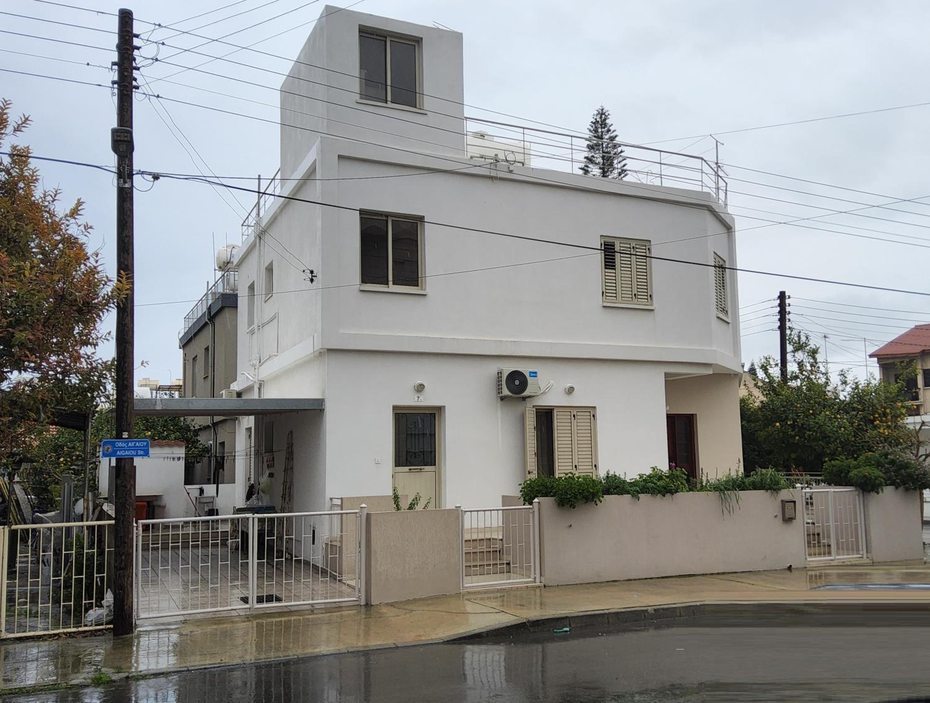 BLUE LUXURY APARTMENT (BREAKBOOKING CY-SERVICES LTD)