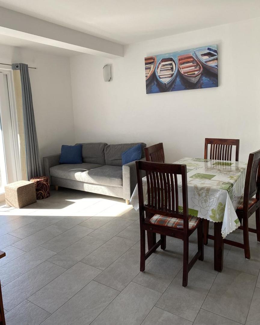 Apartments Lora