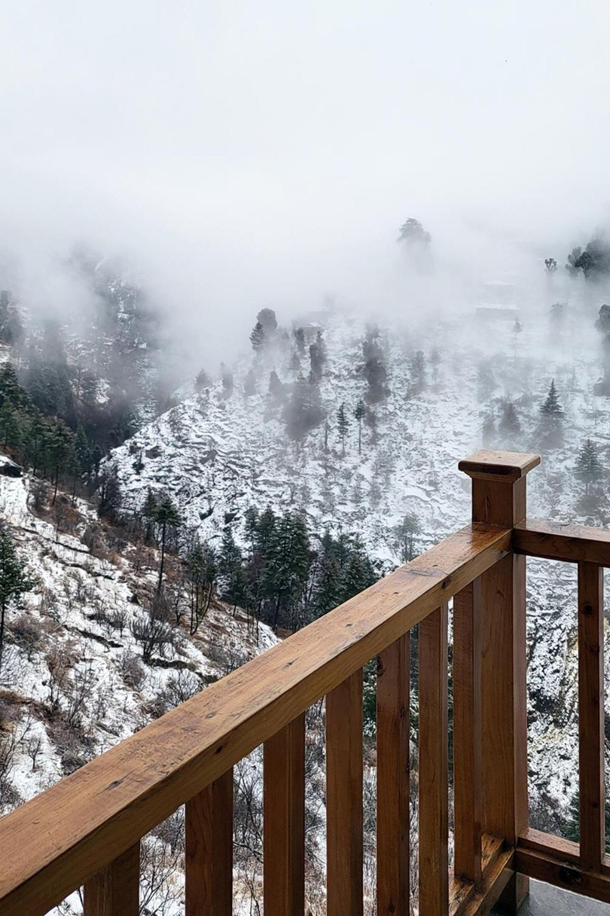 4BHK Homestay at Naggar view 3