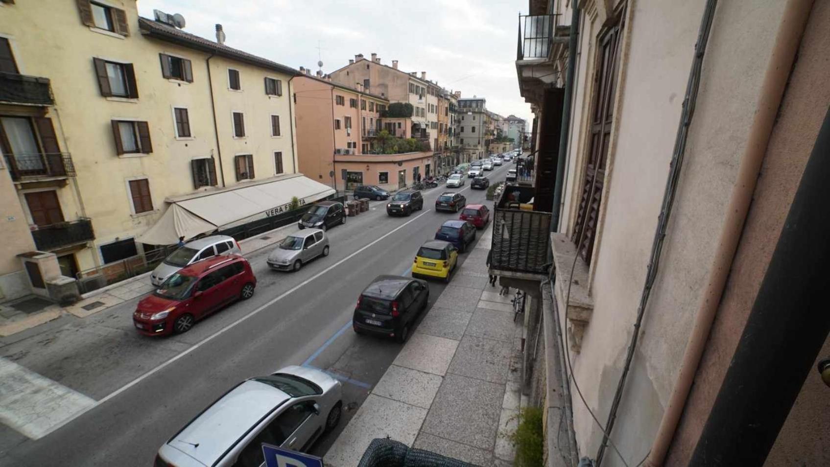 Destiny home 2 verona piazza isolo view 4