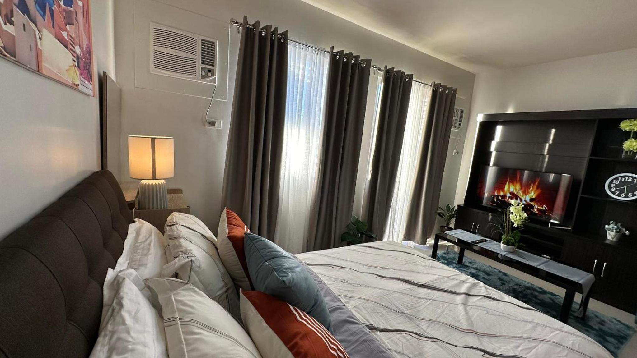 Studio deluxe with Balcony, Swimming pool and gym in Puerto Princesa, Palawan