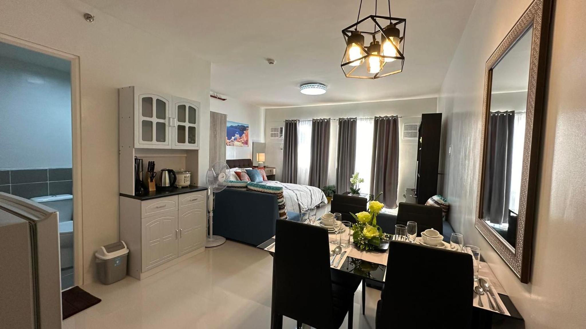 Studio deluxe with Balcony, Swimming pool and gym in Puerto Princesa, Palawan