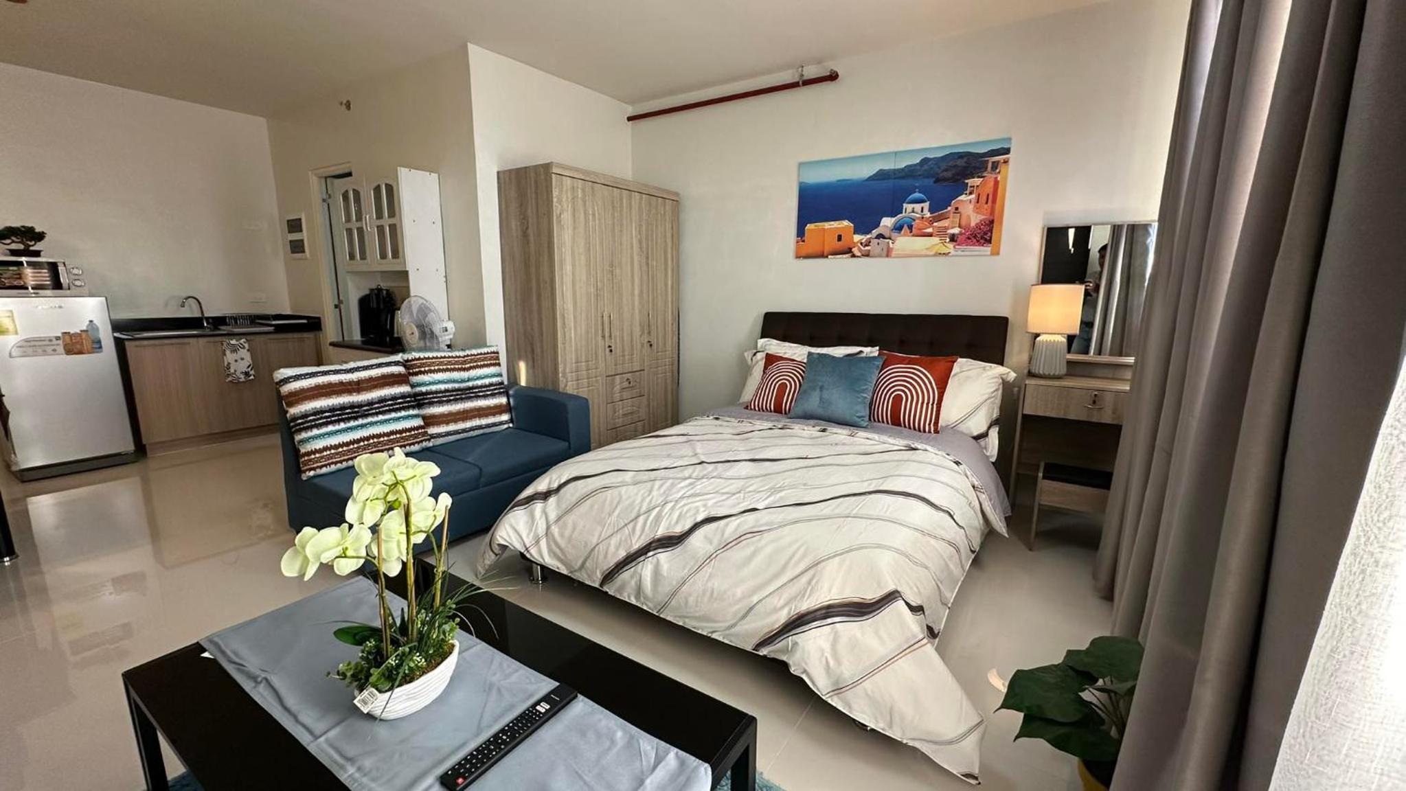 Studio deluxe with Balcony, Swimming pool and gym in Puerto Princesa, Palawan
