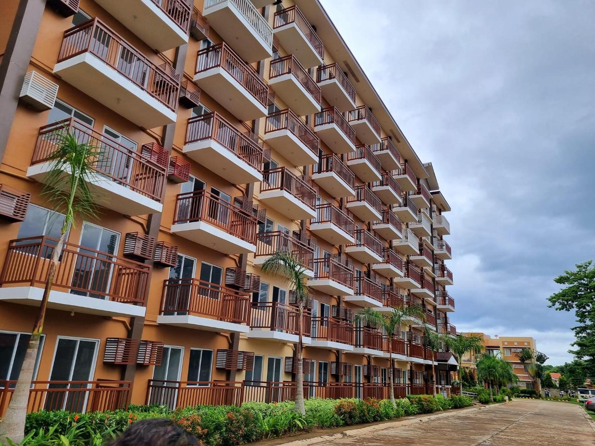 Studio deluxe with Balcony, Swimming pool and gym in Puerto Princesa, Palawan