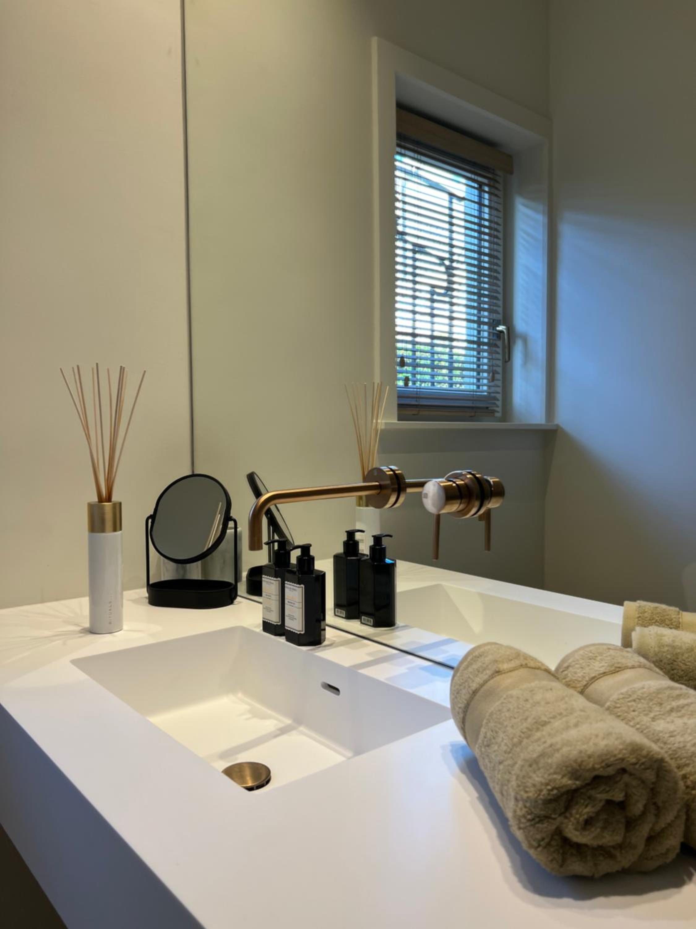 Gelijkvloers appartement met prive parking