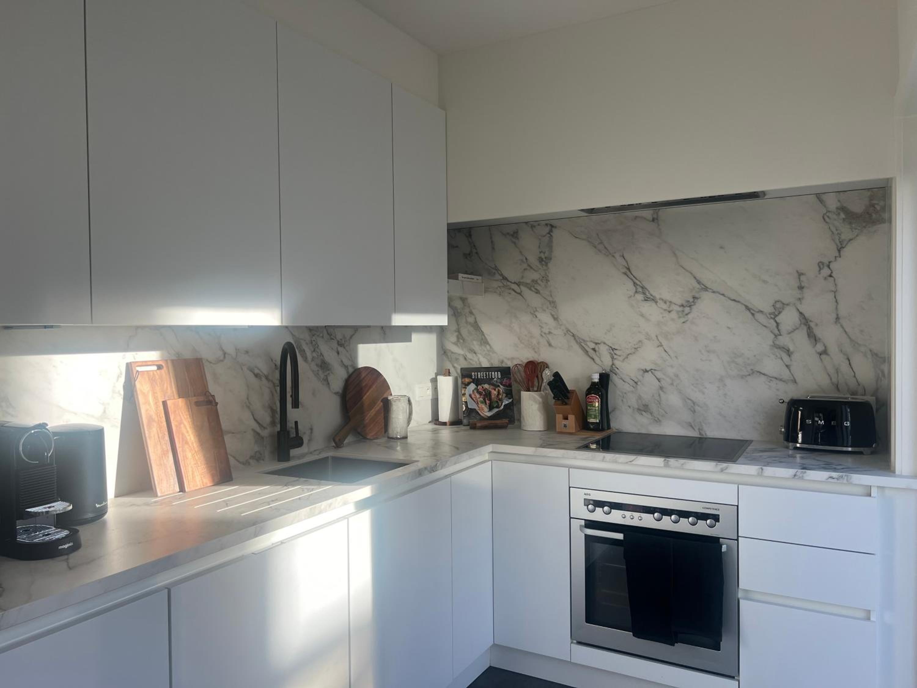 Gelijkvloers appartement met prive parking