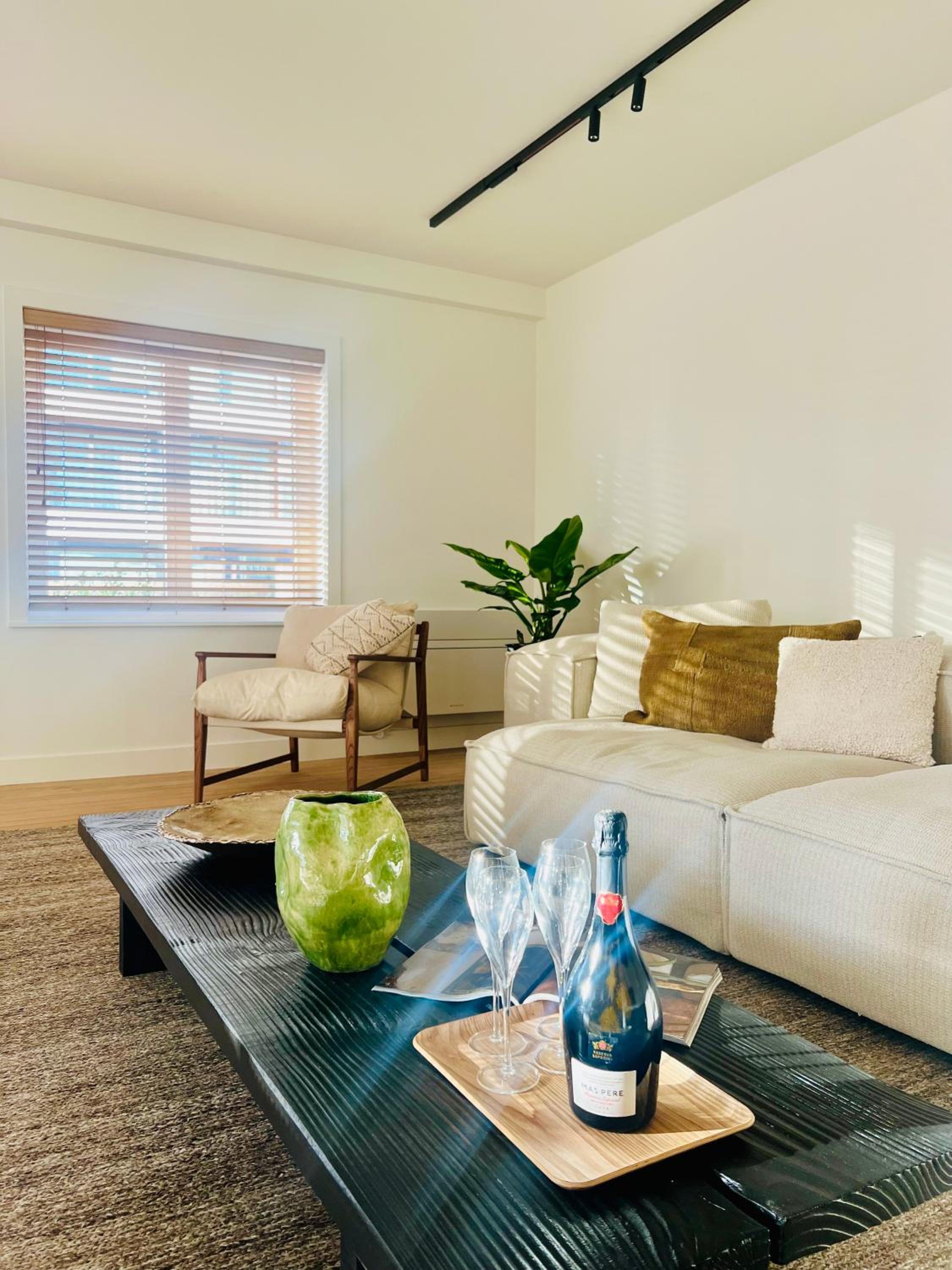 Gelijkvloers appartement met prive parking