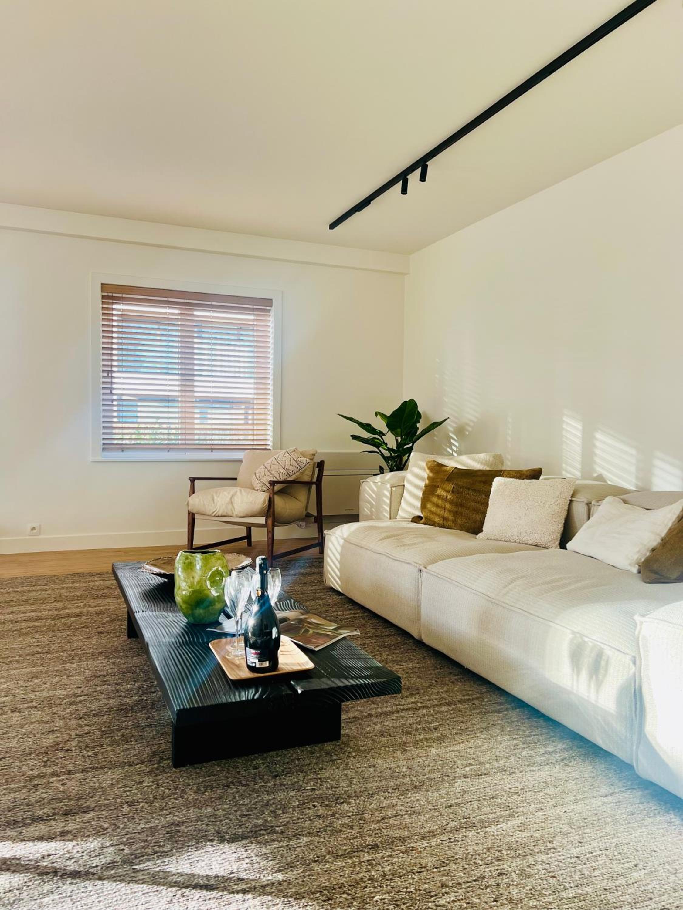 Gelijkvloers appartement met prive parking
