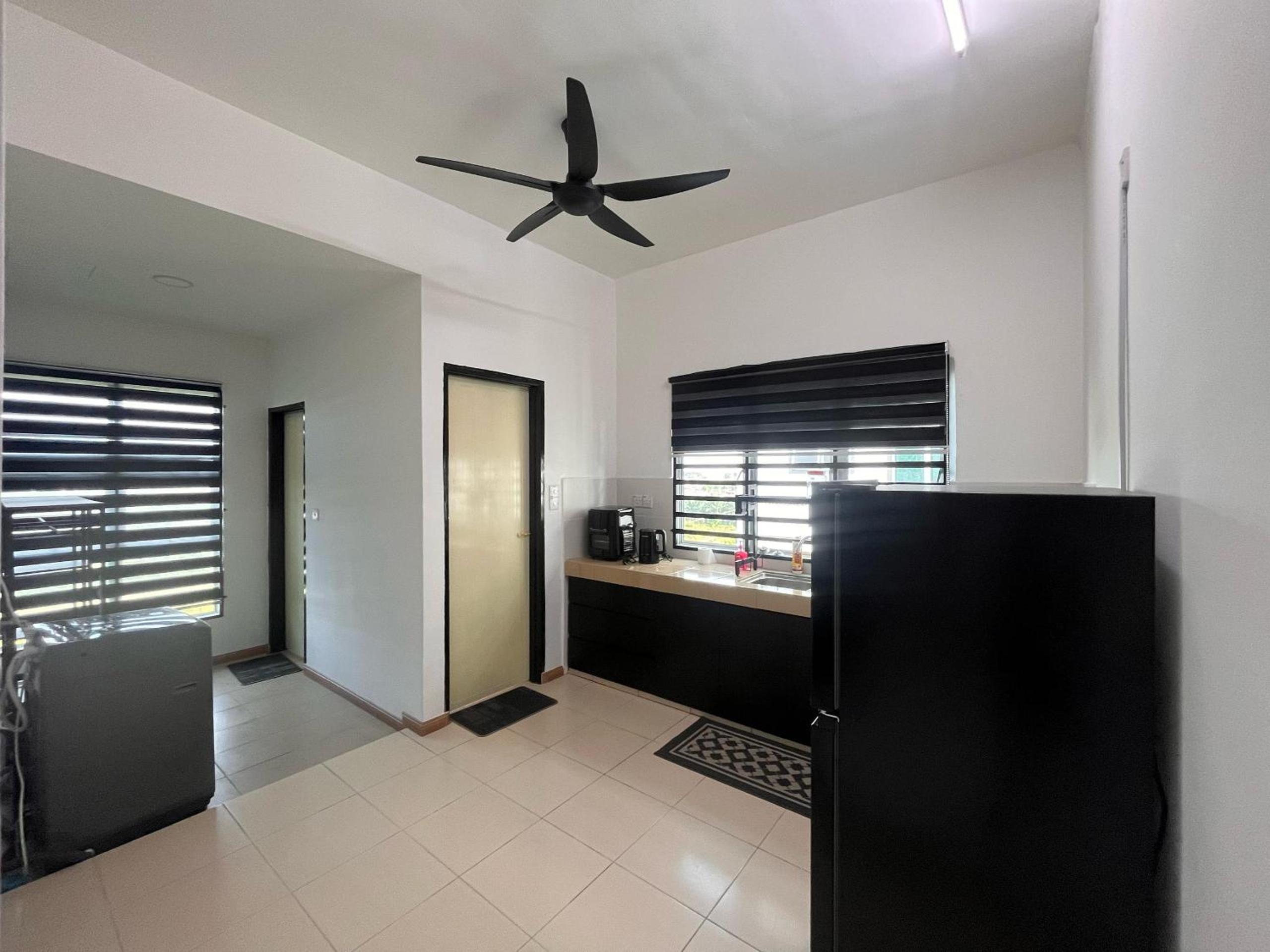 MamaShy Homestay Manjung -FREE WIFI- photo 2