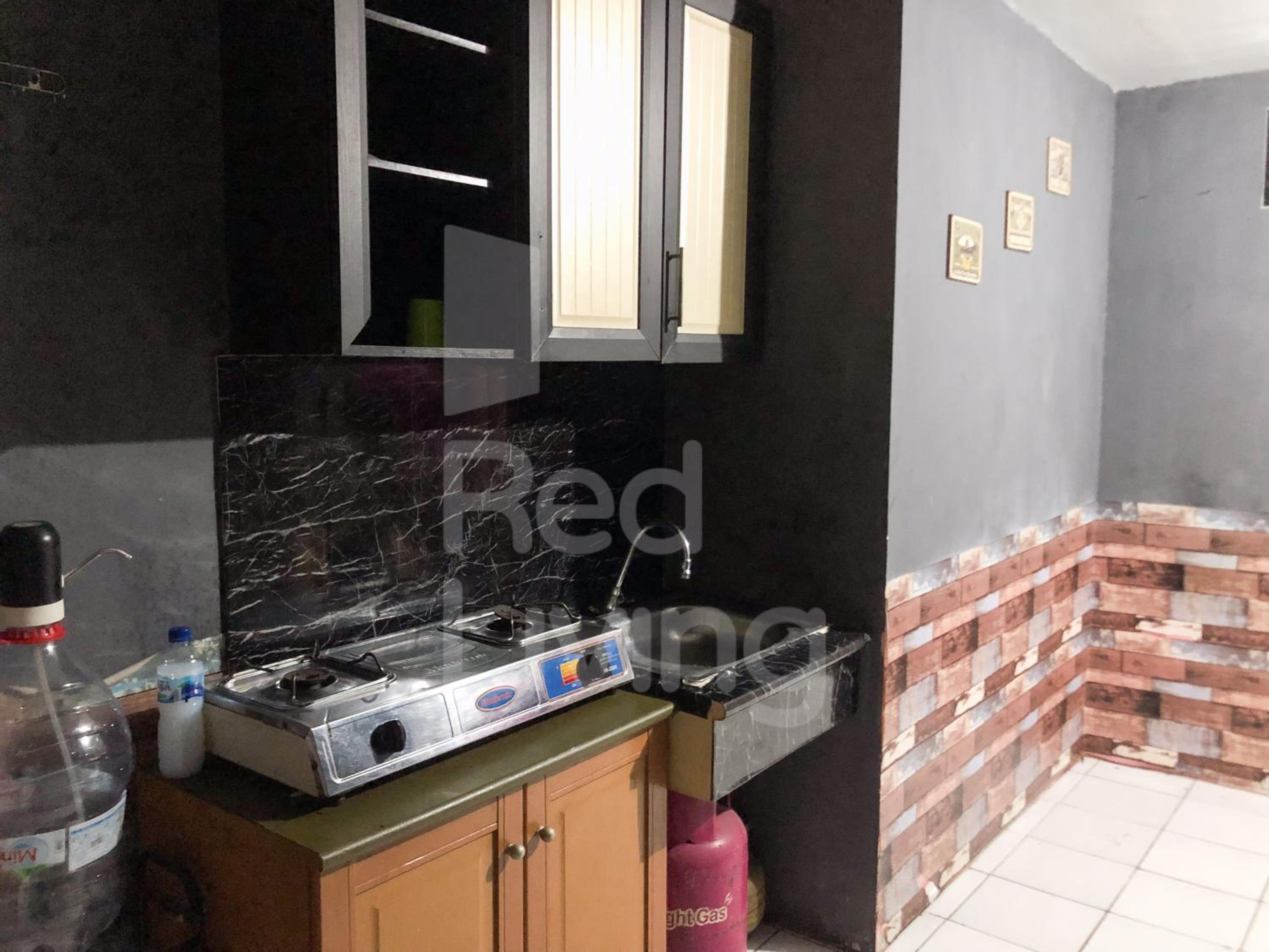 RedLiving The Golf Apartement Modernland - Maria Room Tower Red view 4