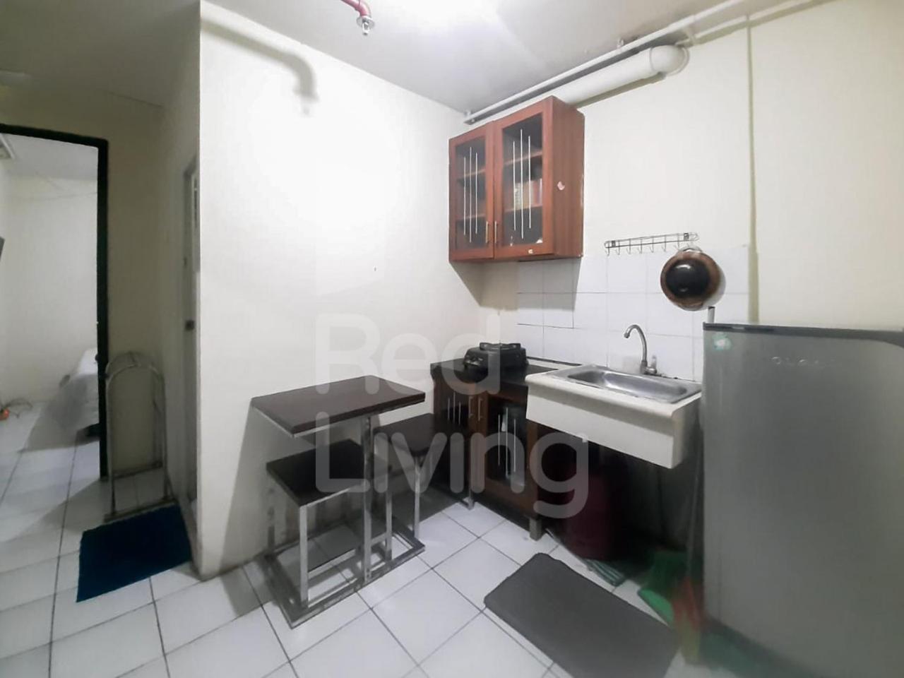 RedLiving The Golf Apartement Modernland - Maria Room Tower Red view 5