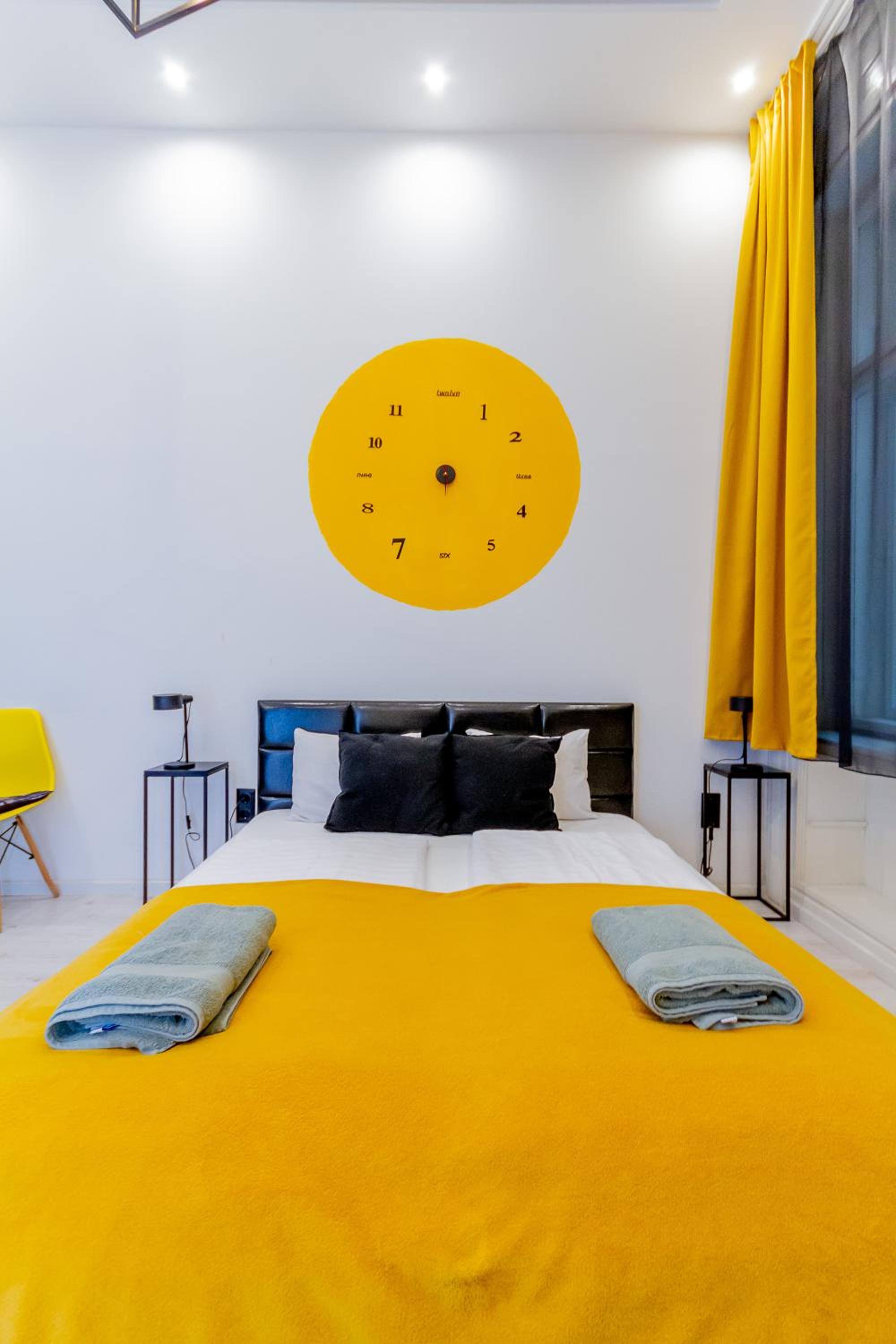 RothApartments'CITY view 5