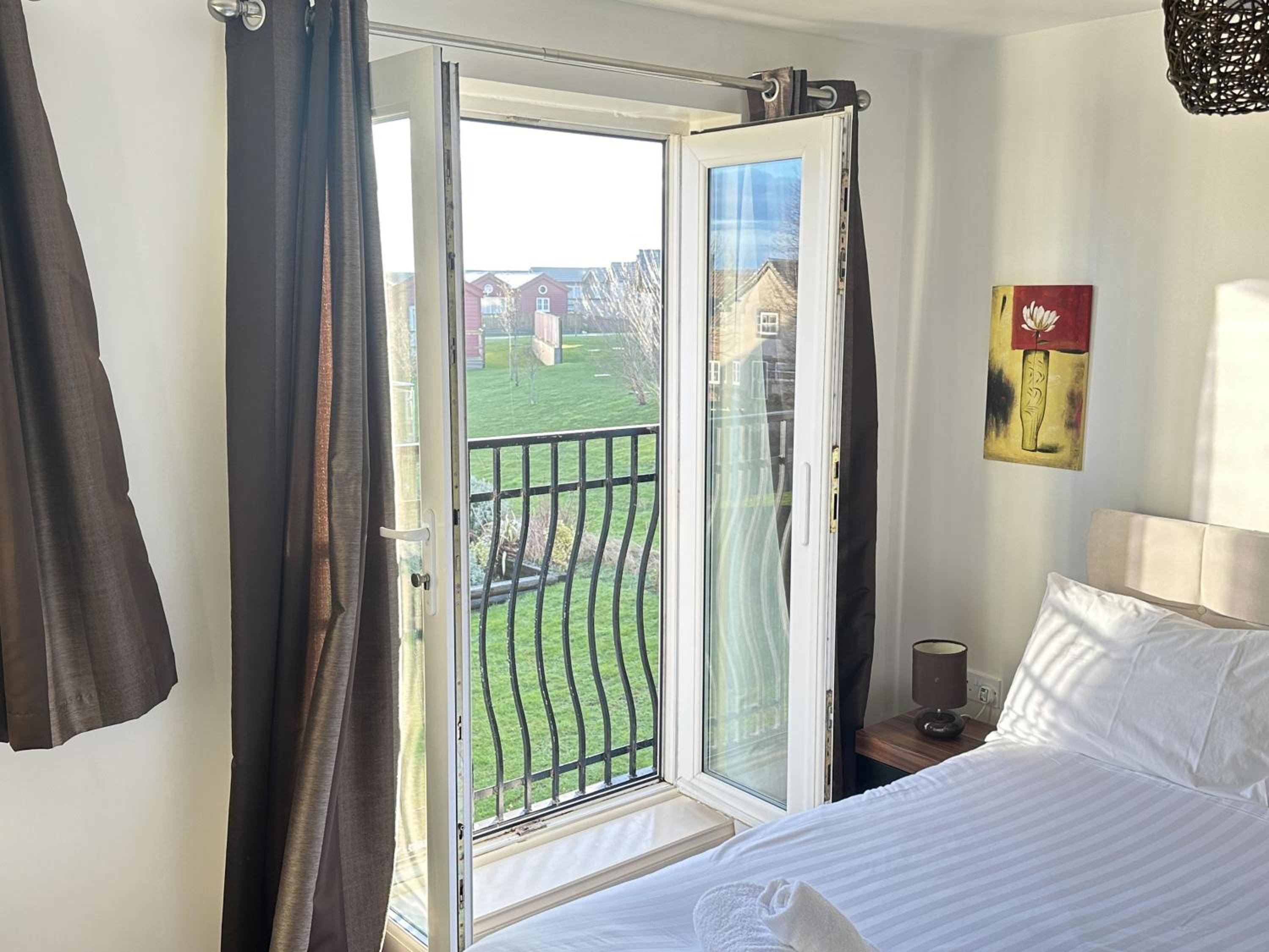 Meadowside Apartment - Part of the The Bay Filey Holiday Village with pool, gym and direct beach access, pub, restaurant, tennis and meadows walks