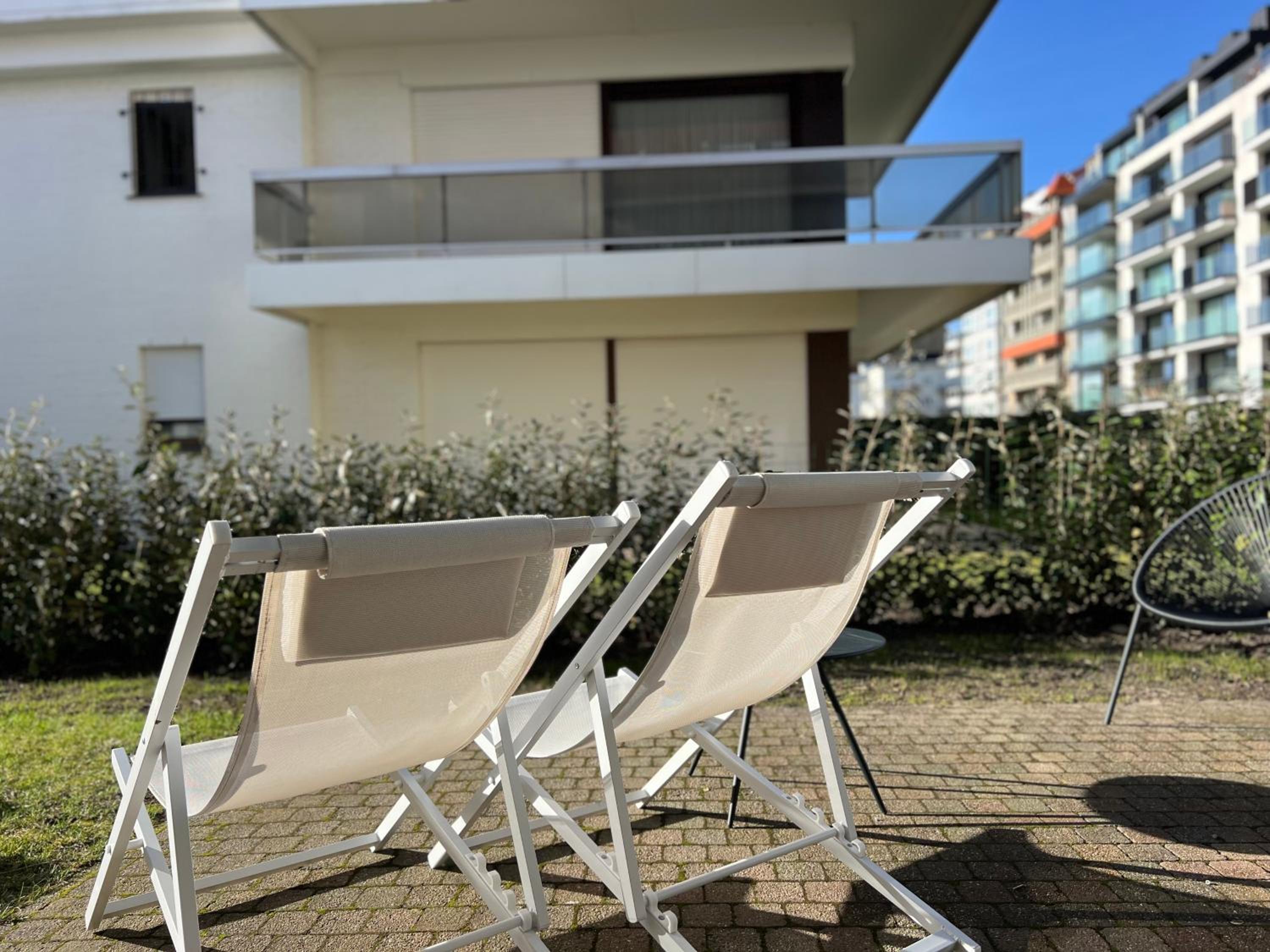 Gelijkvloers appartement met prive parking