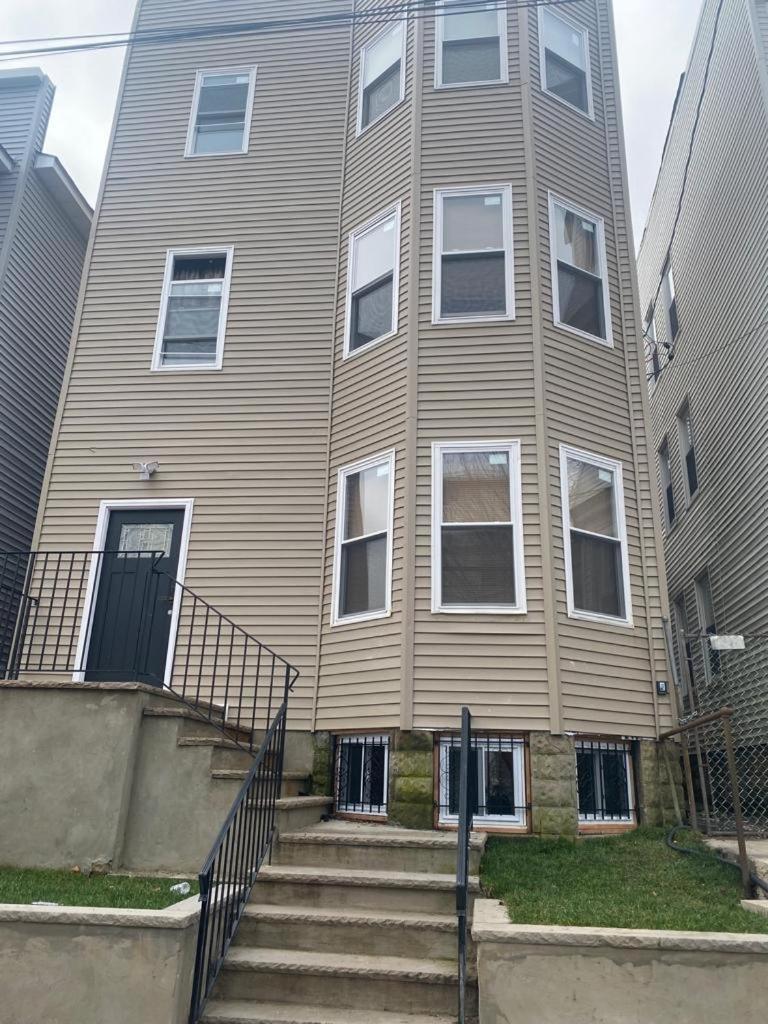Stylish Room 8Mins to Newark Airport view 2