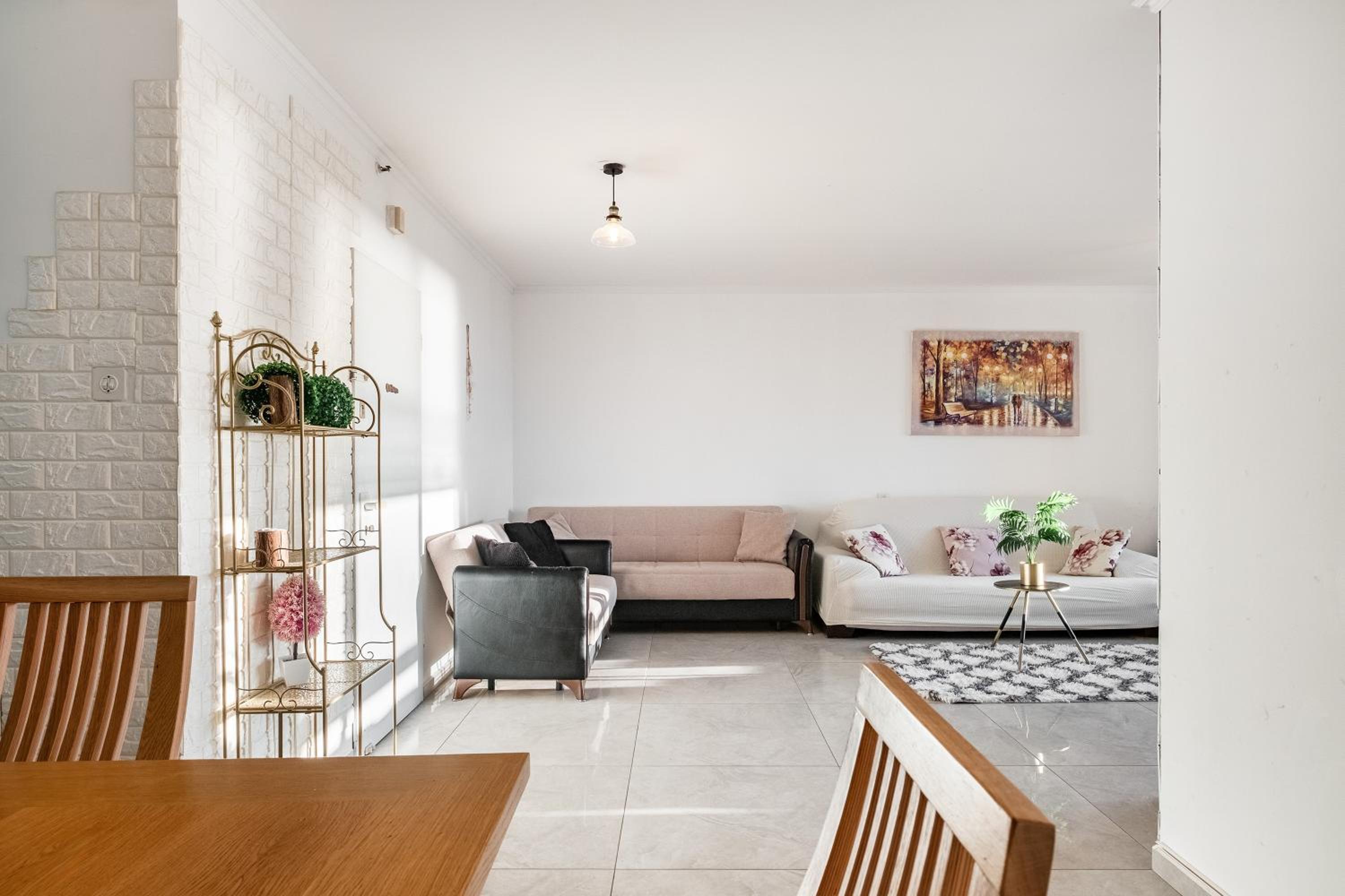 SpaciousApt-TopView-freeParking-PerfectForFamilies