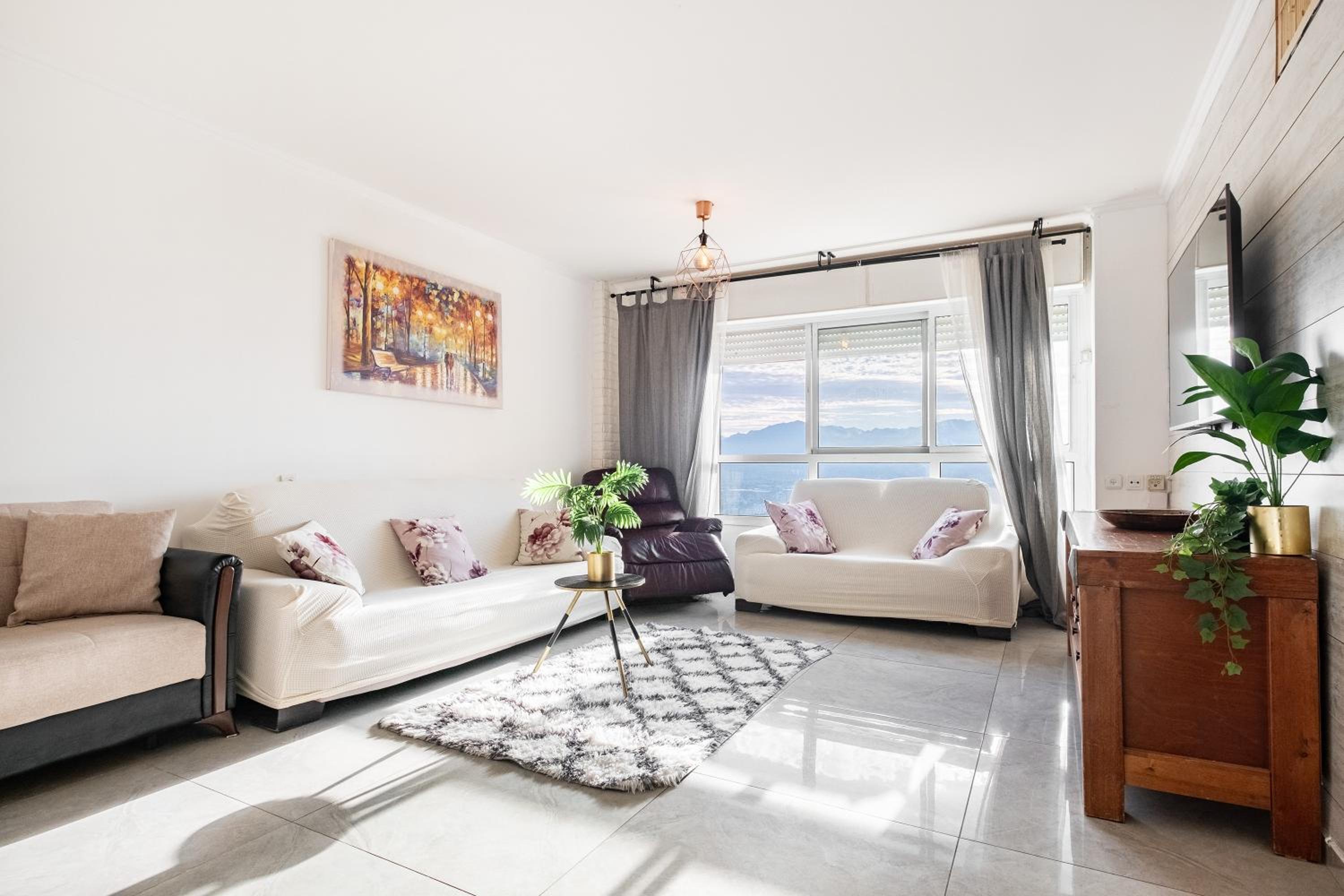 SpaciousApt-TopView-freeParking-PerfectForFamilies