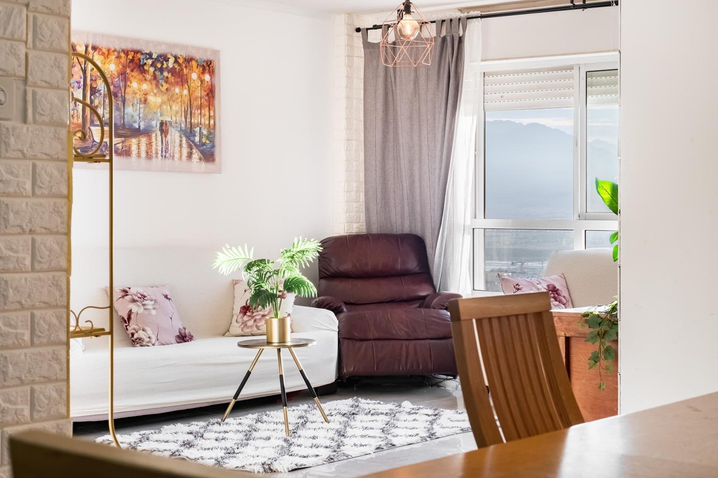 SpaciousApt-TopView-freeParking-PerfectForFamilies