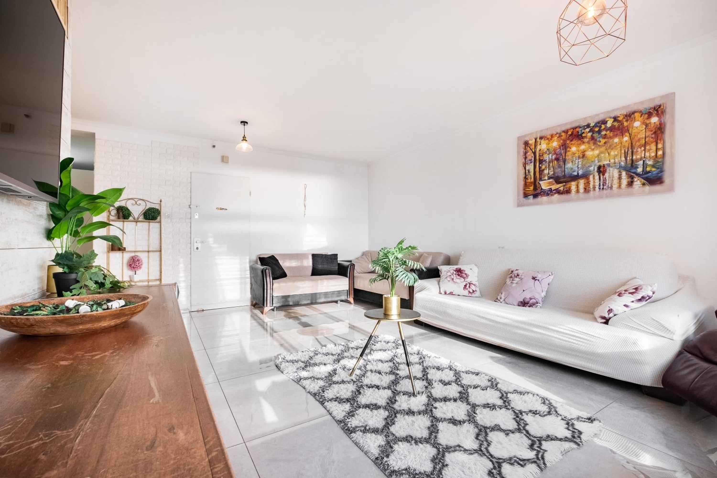 SpaciousApt-TopView-freeParking-PerfectForFamilies