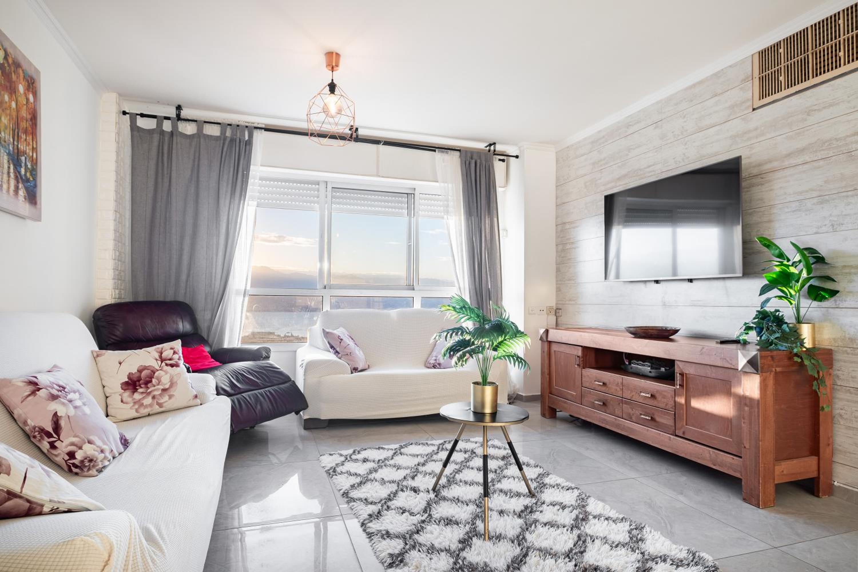 SpaciousApt-TopView-freeParking-PerfectForFamilies