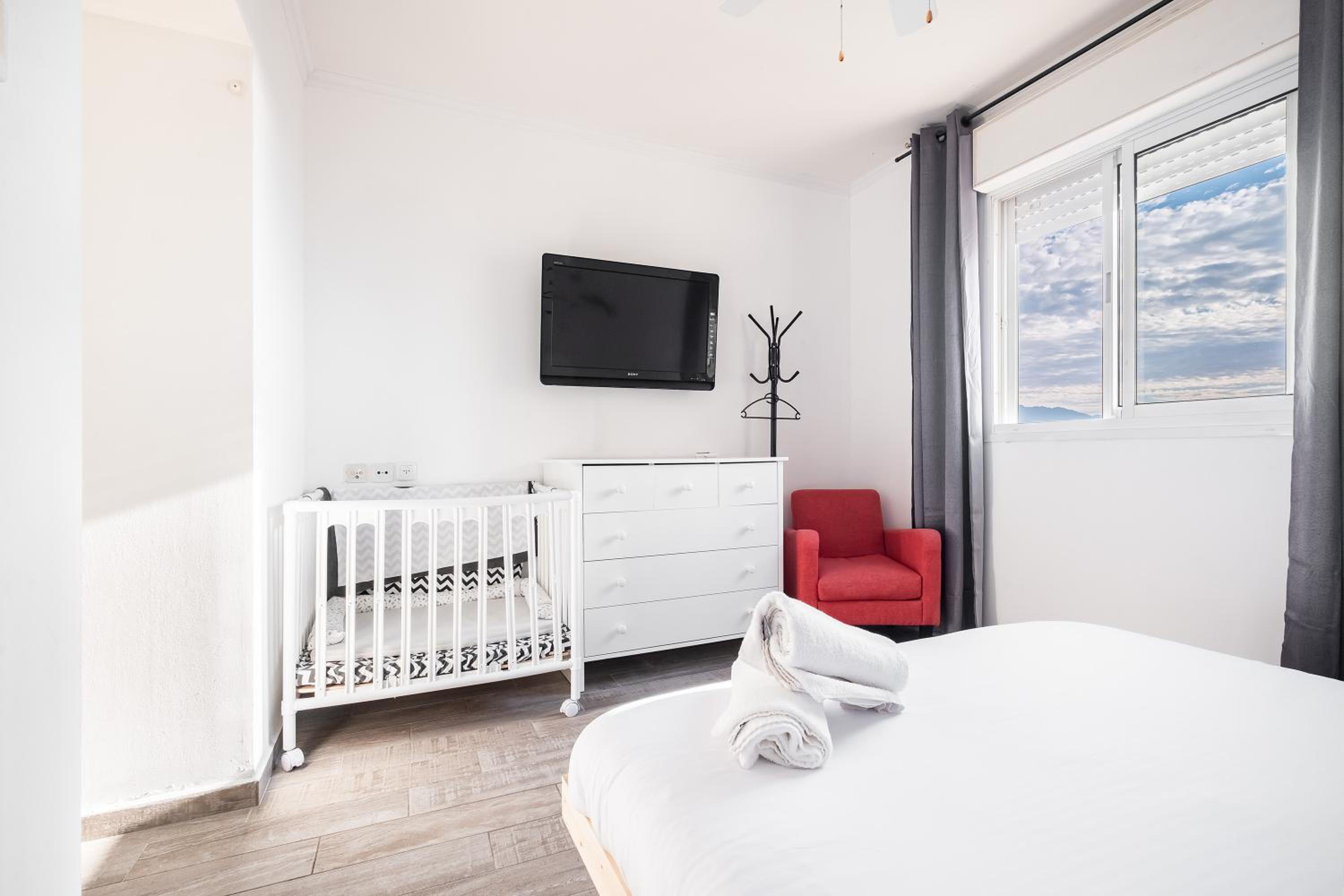 SpaciousApt-TopView-freeParking-PerfectForFamilies